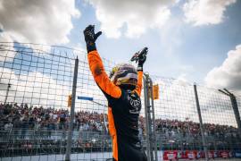 Pato O’Ward celebra en Milwaukee el subcampeonato de la IndyCar 2025, un logro histórico para el automovilismo mexicano.