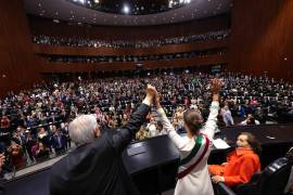 Claudia Sheinbaum marcó diferencia en su postura sobre los combustibles fósiles frente a la estrategia promovida por su predecesor y mentor, AMLO, y prometió retomar la transición energética del país.