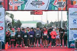 Corredores enfrentaron temperaturas de entre 0 y 2 grados durante el Medio Maratón del Sarape 2026 en Saltillo.