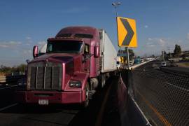 En la imagen se observan algunos conductores que optan por regresar en el camino para buscar vías alternas, tras los bloqueos que se registraron en el país.