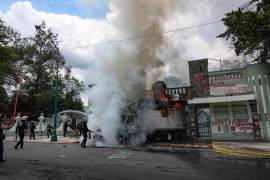 Estudiantes de diversas Escuelas Rurales protestaron a las afueras del Campo Militar 1, esto en exigencia por justicia por los 43 estudiantes desaparecidos en el año 2014.