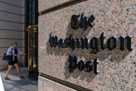 Como parte de una investigación entorno a un contratista del Pentágono que está acusado de llevarse a casa información clasificada, agentes del FBI catearon la casa de una reportera del Washington Post.
