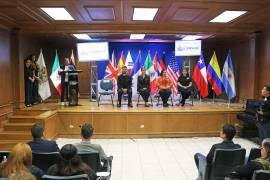 El evento se llevó a cabo en el Auditorio “Jesús Ochoa Ruesga” de la Unidad Camporredondo, con asistencia de autoridades universitarias, docentes, alumnos y expertos invitados.