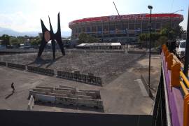 A dos días de que se lleve a cabo el juego amistoso entre México y Portugal, continúan los últimos preparativos afuera del Estadio Banorte, antes Estadio Azteca.