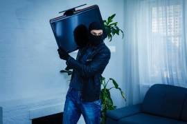 Para evitar desagradables sorpresas, autoridades recomiendan cerrar puertas y ventanas con llave antes de salir de casa durante el periodo vacacional.