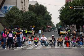 Exigen respuesta a sus demandas de abrogar la reforma a la Ley del ISSSTE, que en 2007 canceló la posibilidad de pensiones con el 100 por ciento del salario.
