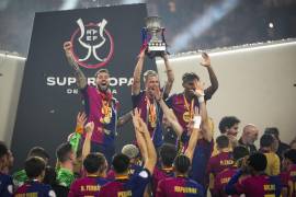 Barcelona se coronó campeón de la Supercopa de España tras golear 5-2 al Real Madrid, remontando un gol de Kylian Mbappé con una actuación estelar de Raphinha y compañía.