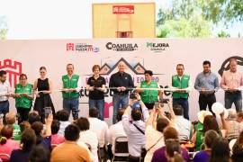 Román cepeda encabezó la entrega de una techumbre y rehabilitación de cancha.