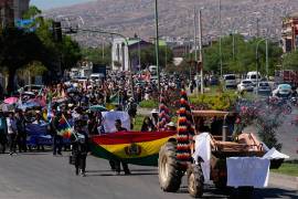 Manifestantes marchan contra el aumento de los precios del diésel y la escasez de combustible en Cochabamba, Bolivia, el viernes 4 de septiembre de 2026.
