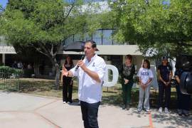 El rector Octavio Pimentel Martínez encabezó la inauguración de las nuevas jardineras en la explanada de Camporredondo.