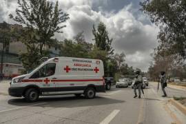 Tras controlar la situación, las autoridades aseguraron tres rifles de asalto y las dos camionetas en las que viajaban los sospechosos.