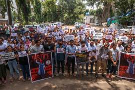 Los médicos participan en una marcha de protesta contra un presunto incidente de violación y asesinato en la Facultad de Medicina RG Kar de Calcuta; en el Hospital Jamshedjee Jeejeebhoy de Bombay, India.