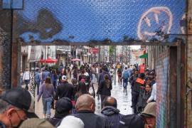 El lunes locatarios del Centro Histórico bloquearon el Eje Central a la altura de avenida Juárez para demandar que se eliminara dicho cerco.