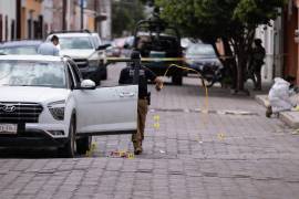 En el mercado de abastos, dos jóvenes que viajaban en una motocicleta asesinaron a balazos a una persona que atendía.