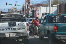 A pesar de la prohibición, las cebollitas y bengalas continúan comercializándose en puntos estratégicos de la ciudad.