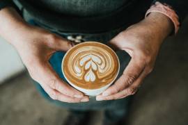 Para disfrutar del café sin que interfiera con tu sueño, la clave está en la moderación y el momento.