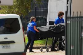 Un individuo disparó el miércoles con un rifle desde un techo cercano hacia una oficina del ICE en Dallas, matando a un detenido e hiriendo a otros dos antes de quitarse la vida.