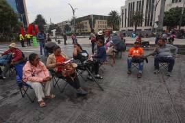 Maestros de la Coordinadora Nacional de Trabajadores de la Educación mantienen bloqueadas diversas calles del Centro Histórico de la Ciudad de México en protesta contra el gobierno.