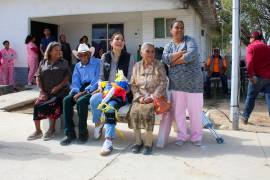 Teresita Escalante Contreras, presidenta honoraria del DIF, encabezó el convivio y es la madrina del comedor.