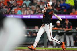 Gunnar Henderson, de los Baltimore Orioles, es uno de los bateadores que están rompiendo la liga; la juventud imponiendo en Grandes Ligas.
