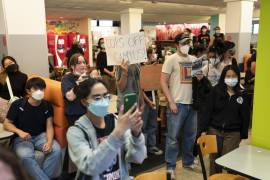 Manifestantes propalestinos se apoderan de un comedor de la Universidad Emory, en Atlanta, el viernes 26 de abril de 2024.