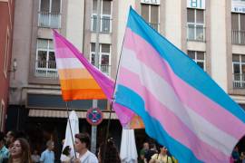 Estas acciones se inscriben en el recrudecimiento de la retórica y las políticas contra las personas transgénero impulsadas por el mandatario republicano a su vuelta al poder en enero pasado. FOTO: