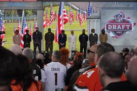 Al filo de las 18:00 horas, inició oficialmente la ceremonia del Draft NFL 2023; la segunda y tercera ronda se realizarán el viernes, mientras las últimas 4, 5, 6 y 7, serán el sábado.