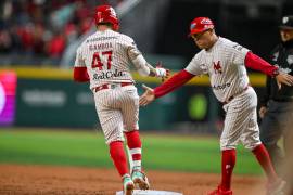 Los Diablos Rojos del México iniciaron con el pie derecho la Serie del Rey al derrotar a los Sultanes de Monterrey 14-6 en el Juego 1.