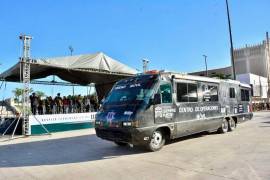 Con una asistencia de más de 20 mil personas, la mañana de este lunes se realizó en Torreón el desfile cívico militar.