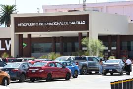 Por mal clima, pasajeros se quedan sin vuelo de Saltillo con destino a la CDMX