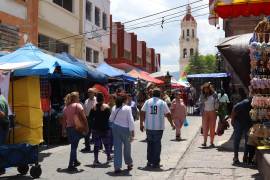 Fieles se preparan para participar en las celebraciones del Santo Cristo de la Capilla en la Catedral de Santiago Apóstol.