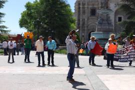 La movilización fue encabezada por líderes sindicales que denunciaron 33 cláusulas violadas.