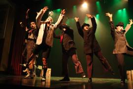 El elenco de la Escuela Nacional de Arte Teatral presentó en Saltillo una versión en formato cabaret de la clásica obra de Bertolt Brecht.