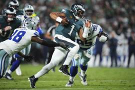 Los Eagles de Filadelfia vencieron 24-20 a los Cowboys de Dallas en la Semana 1 de la NFL, en un partido interrumpido casi una hora por tormenta eléctrica.