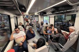 El Fondo Nacional de Infraestructura (Fonadin), que opera el tren, y Attrapi informaron que personal de Ferrocarriles Suburbanos asistió a las personas usuarias y fue necesario que llegara un tren auxiliar para poder trasladarlos a Buenavista.