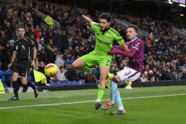 Raúl Jiménez disputó 78 minutos en la victoria del Fulham frente al Burnley en la Premier League.