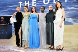 Evento. La alfombra roja del estreno reunió al elenco estelar de la nueva producción de Christopher Nolan en una noche donde el cine y la moda compartieron protagonismo.