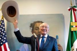 Ken Salazar, embajador de Estados Unidos de América en México, durante una conferencia en la que anunció su despedida de este cargo en las instalaciones de esta dependencia.