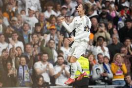 El Real Madrid venció 2-0 al Girona en el Santiago Bernabéu con goles de Luka Modric y Vinicius Junior.