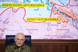 El primer subjefe del Estado Mayor General de las Fuerzas Armadas de Rusia, el coronel general Serguéi Rudskói, ofrece una rueda de prensa en Moscú el sábado 4 de julio de 2026.