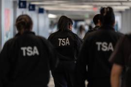 Tras 6 semanas, Trump ordenó pagar a trabajadores de la Administración de Seguridad en el Transporte.