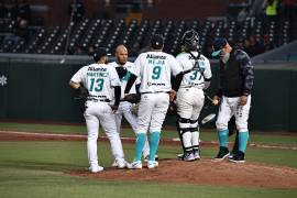 Saraperos cayó 11-10 ante Durango en un juego de constantes volteretas en el Madero.