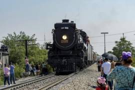 La locomotora a vapor 2816, conocida como ‘La Emperatriz’, ha dejado asombrados a miles de mexicanos mientras recorre el país desde Canadá.