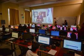 Los alumnos participantes presentan evaluaciones individuales en línea para clasificar a la fase regional que se celebrará en octubre.