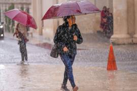Zona de baja presión con alta probabilidad ciclónica provoca lluvias intensas, fuertes vientos y oleaje elevado en el Pacífico mexicano, mientras otros sistemas generan tormentas en gran parte del país