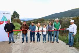 Vecinos, autoridades y representantes estatales participaron en la ceremonia que incluyó corte de listón y recorrido por la obra concluida.
