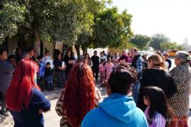 La barda instalada por la empresa cerró un cruce utilizado diariamente por la comunidad.