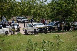 Las autoridades federales y estatales emprendieron un operativo de búsqueda del grupo armado que los atacó.