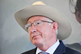 Ken Salazar, embajador de Estados Unidos en México, tuvo una actitud condescendiente con el gobierno de López Obrador. Incluso Loret de Mola considera que “apapachó” al obradorato y este lo trató con amistad, hasta que el diplomático opinó sobre la reforma judicial.