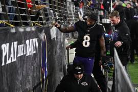 Lamar Jackson tuvo que abandonar el partido en el segundo cuarto por una lesión en la espalda, una baja que condicionó el cierre del juego para los Ravens de Baltimore.